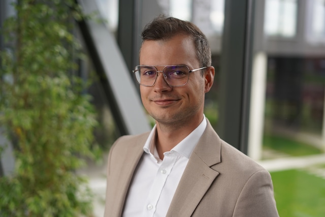 Cezar Reszel - CEO & Founder of ZYNT - Click to visit LinkedIn